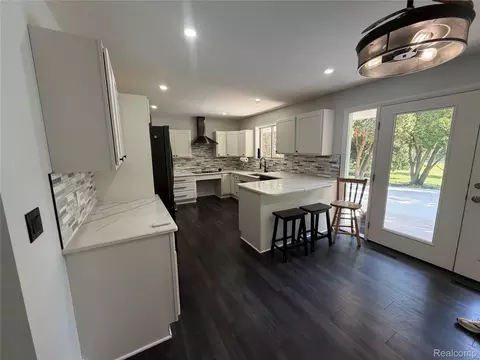 Kitchen - 575 S Hemlock Rd, Richland, MI 48626 photo 9 of 10