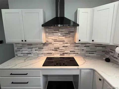 Kitchen - 575 S Hemlock Rd, Richland, MI 48626 photo 6 of 10