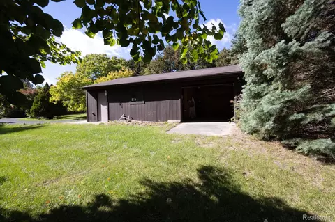 Exterior - 575 S Hemlock Rd, Richland, MI 48626 photo 9 of 19