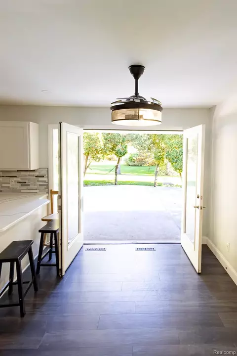 Entry Way - 575 S Hemlock Rd, Richland, MI 48626 photo 1 of 3