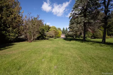Exterior - 575 S Hemlock Rd, Richland, MI 48626 photo 10 of 19