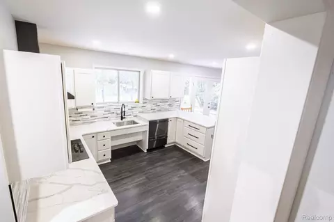 Kitchen - 575 S Hemlock Rd, Richland, MI 48626 photo 5 of 10