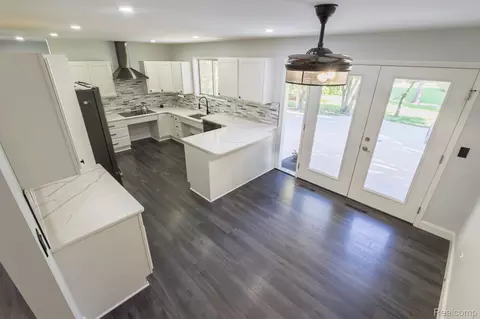 Kitchen - 575 S Hemlock Rd, Richland, MI 48626 photo 7 of 10