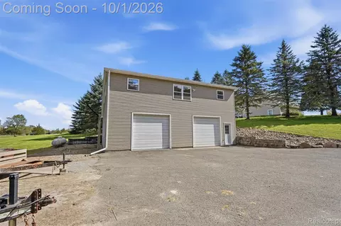 Exterior - 10777 Mccabe Rd, Green Oak, MI 48116 photo 9 of 11