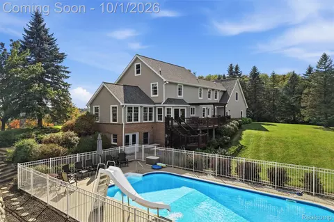 Exterior - 10777 Mccabe Rd, Green Oak, MI 48116 photo 2 of 11