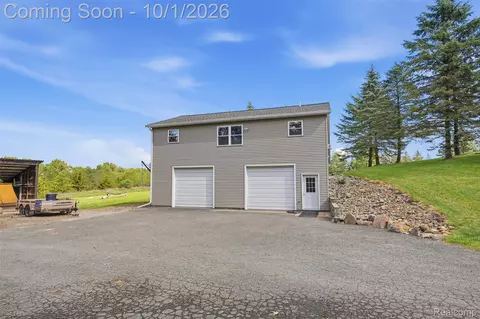 Exterior - 10777 Mccabe Rd, Green Oak, MI 48116 photo 3 of 11