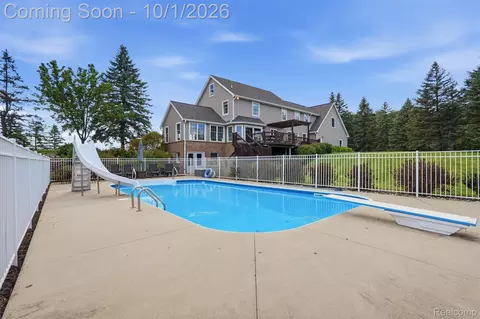 Exterior - 10777 Mccabe Rd, Green Oak, MI 48116 photo 6 of 11