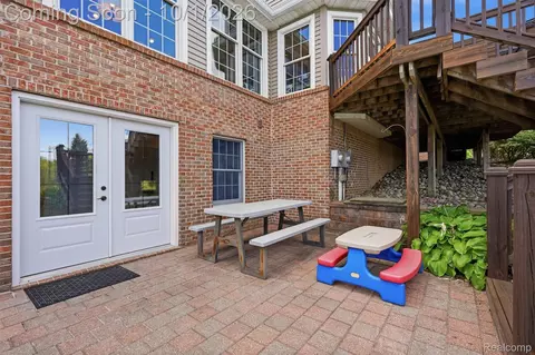 Exterior - 10777 Mccabe Rd, Green Oak, MI 48116 photo 4 of 11