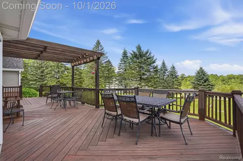 Exterior - 10777 Mccabe Rd, Green Oak, MI 48116 photo 7 of 11
