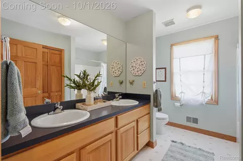 Bath - 10777 Mccabe Rd, Green Oak, MI 48116 photo 3 of 6
