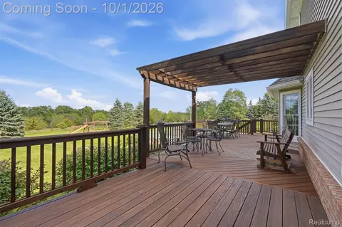 Exterior - 10777 Mccabe Rd, Green Oak, MI 48116 photo 8 of 11