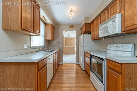Kitchen - 2425 Derby Rd, Troy, MI 48084 photo 2 of 2