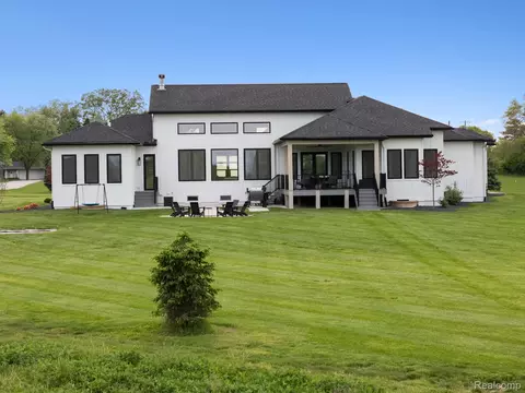 Exterior - 6717 Warner Rd, Pittsfield, MI 48176 photo 6 of 8