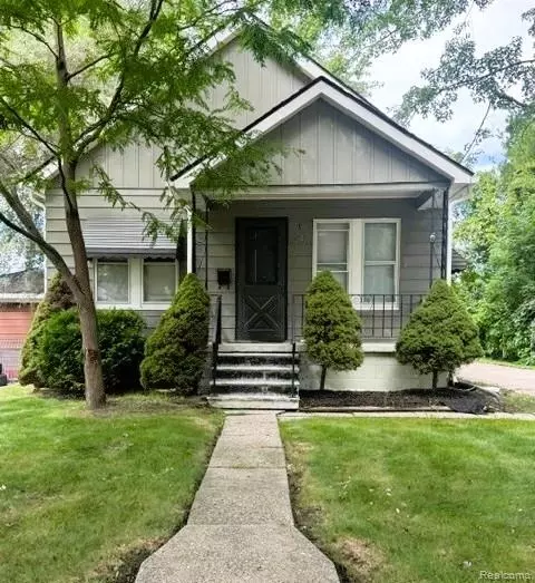 54 W Hopkins Ave, Pontiac, MI 48340