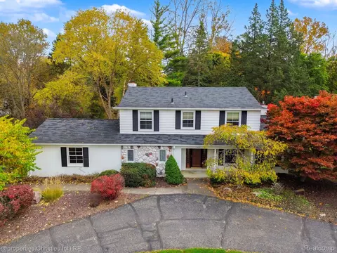 7053 Lindenmere Dr, Bloomfield Hills, MI 48301
