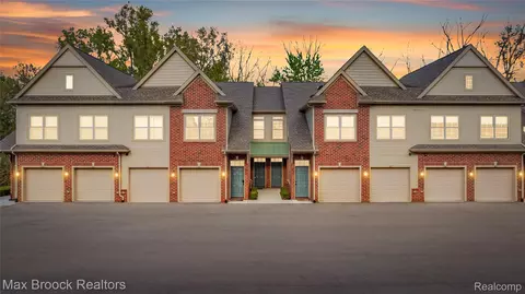 616 Pointe Dr, Walled Lake, MI 48390