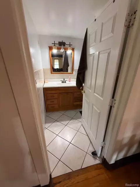 Bath - 4628 Ternes St, Dearborn, MI 48126 photo 2 of 3