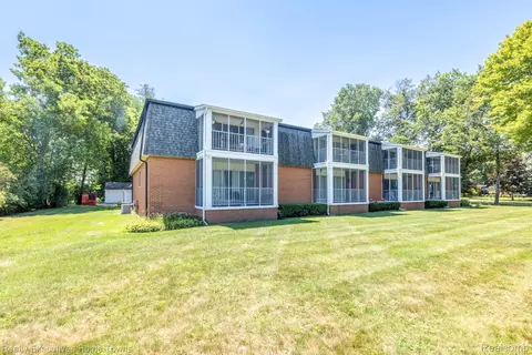 1467 Krafft Rd #8, Fort Gratiot, MI 48059