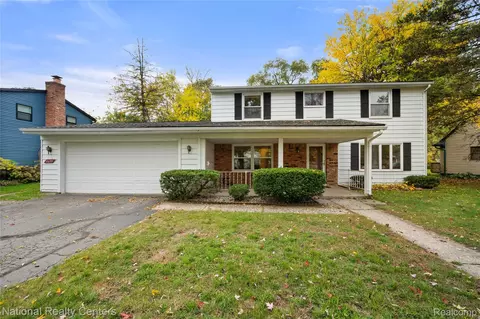 3699 Percy King Rd, Waterford, MI 48329