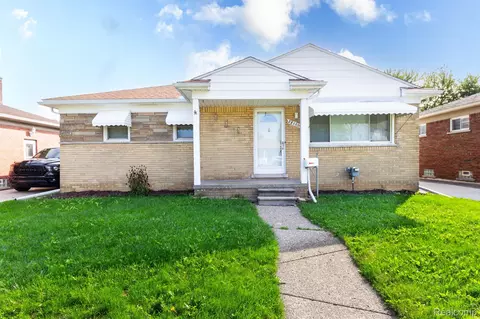 28100 Garfield St, Roseville, MI 48066