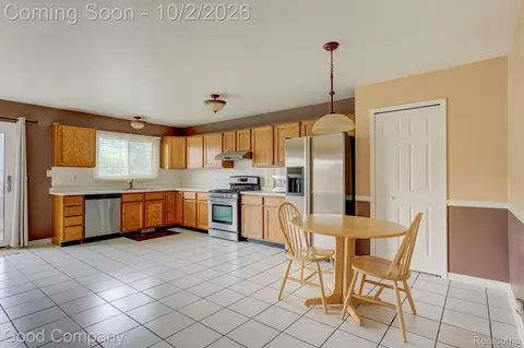 Kitchen - 416 Oakgrove Ct, Clawson, MI 48017 photo 2 of 6