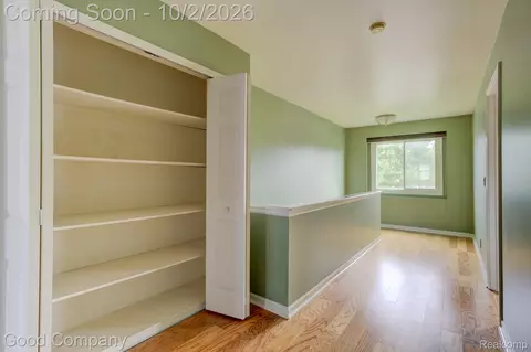 Entry Way - 416 Oakgrove Ct, Clawson, MI 48017 photo 5 of 6