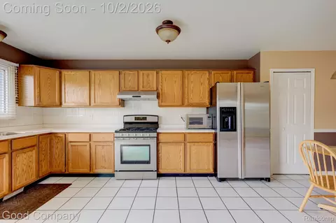 Kitchen - 416 Oakgrove Ct, Clawson, MI 48017 photo 5 of 6