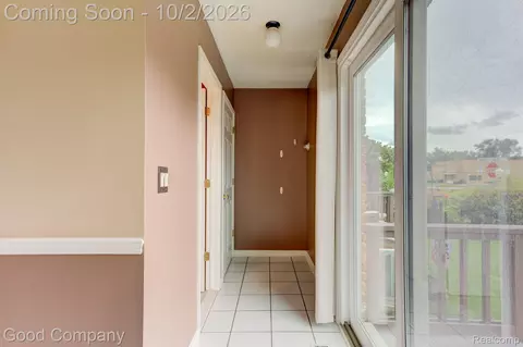 Entry Way - 416 Oakgrove Ct, Clawson, MI 48017 photo 2 of 6