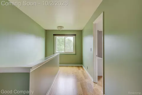 Entry Way - 416 Oakgrove Ct, Clawson, MI 48017 photo 4 of 6