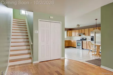 Entry Way - 416 Oakgrove Ct, Clawson, MI 48017 photo 1 of 6