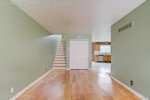Living - 416 Oakgrove Ct, Clawson, MI 48017 photo 1 of 2