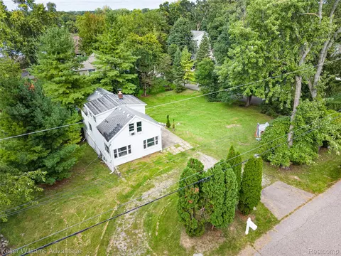 6520 Brockhurst Blvd, West Bloomfield, MI 48322