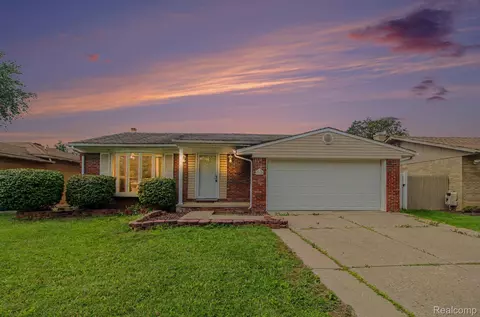 28440 Weddel Ave, Brownstown, MI 48183
