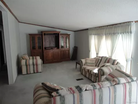 Living - 432 Brightmoor St, Bedford, MI 48182 photo 1 of 2