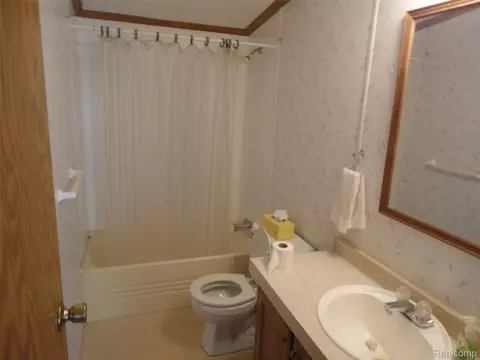 Bath - 432 Brightmoor St, Bedford, MI 48182 photo 2 of 2