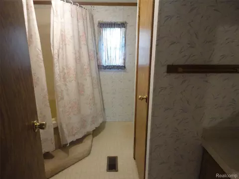 Bath - 432 Brightmoor St, Bedford, MI 48182 photo 1 of 2