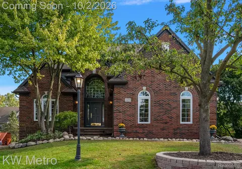 3379 Seminole Ct, Rochester Hills, MI 48309