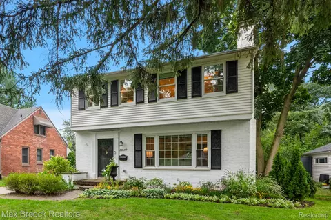 31617 Auburn Dr, Beverly Hills, MI 48025