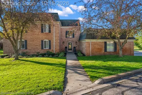 150 E Long Lake Rd, Bloomfield Hills, MI 48304