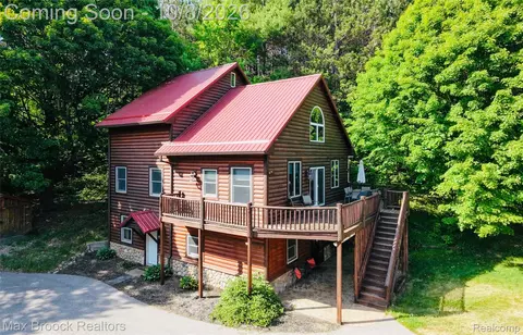 11748 Cedar Run Rd, Long Lake, MI 49684