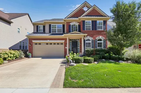 4960 W Stonegate Cir W, Orion, MI 48359