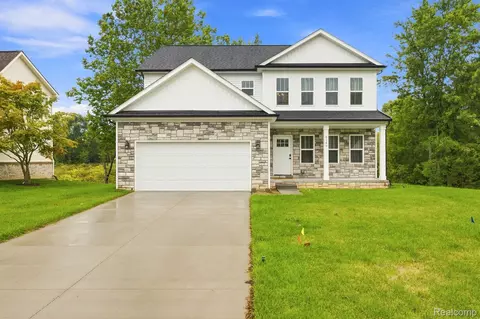 6149 Woodridge Ln, Grand Blanc, MI 48439