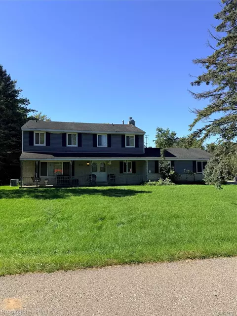 1300 Thread Vly, Groveland, MI 48442