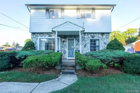 30819 Lund Ave, Warren, MI 48093