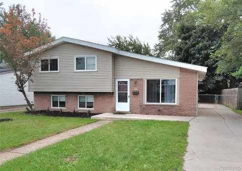 30933 Grandview Ave, Westland, MI 48186
