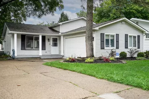 819 Woodingham Ave, Waterford, MI 48328