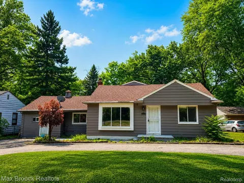 21613 Wallace Dr, Southfield, MI 48075