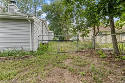 Exterior - 35520 Ronald St, Romulus, MI 48174 photo 9 of 11