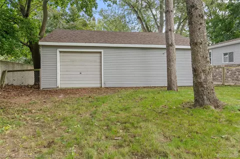 Exterior - 35520 Ronald St, Romulus, MI 48174 photo 6 of 11