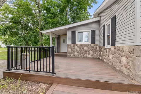 Exterior - 35520 Ronald St, Romulus, MI 48174 photo 2 of 11